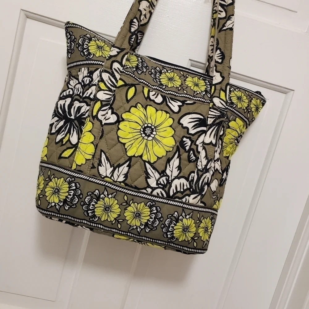 Colorful Quilted Shoulder zip close bag - Picture 5 of 10